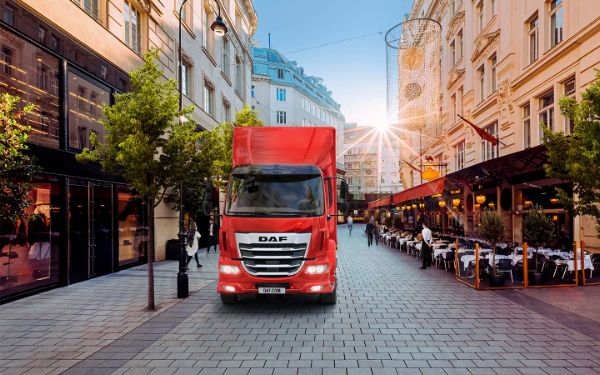 Nieuwe Generatatie DAF XB in de stad